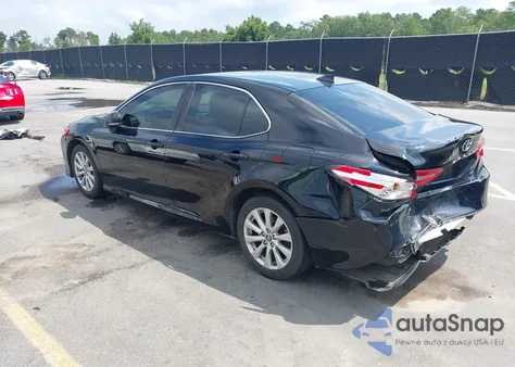 2018 Toyota Camry Le z USA, uszkodzony, nr VIN JTNB11HK2J3000384